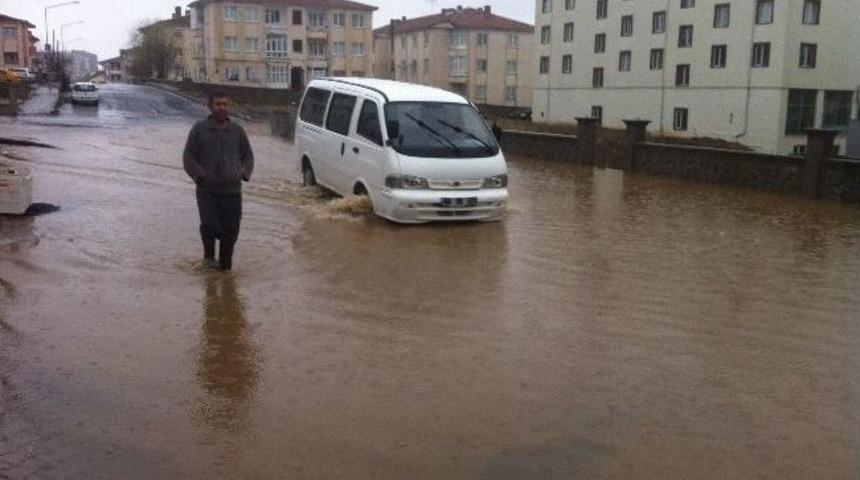 Yozgat'ta Yağmur Yolları G&ouml;le &Ccedil;evirdi