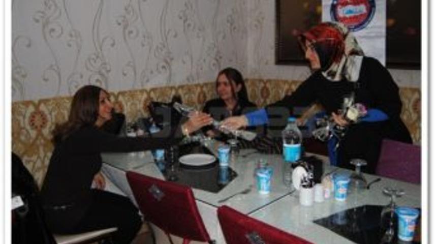 Ateş; "8 Mart D&uuml;nya Kadınlar G&uuml;n&uuml;n&uuml;z Kutlu Olsun"