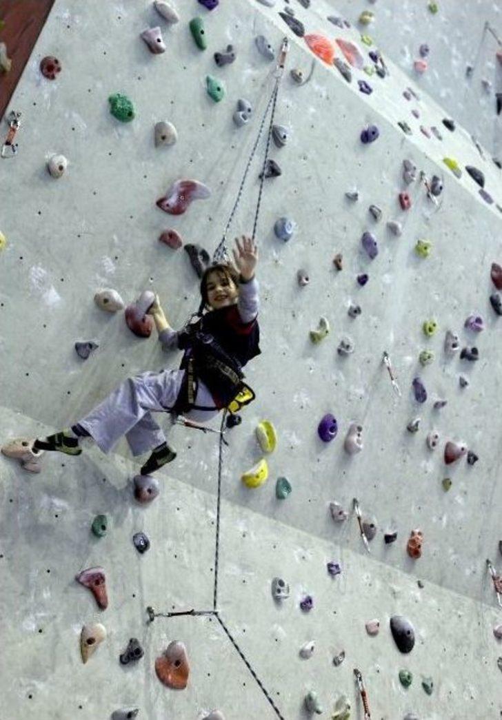 Bölgenin Tek "sportif Tırmanma Duvarı" Çü'de G3