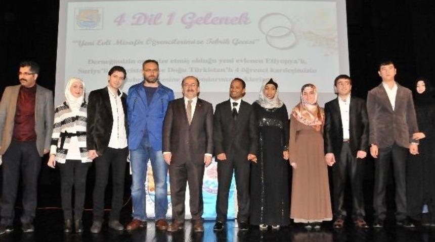 Başkan G&uuml;mr&uuml;k&ccedil;&uuml;oğlu Yabancı Uyruklu Yeni &Ccedil;iftlerin Mutluluklarına Ortak Oldu