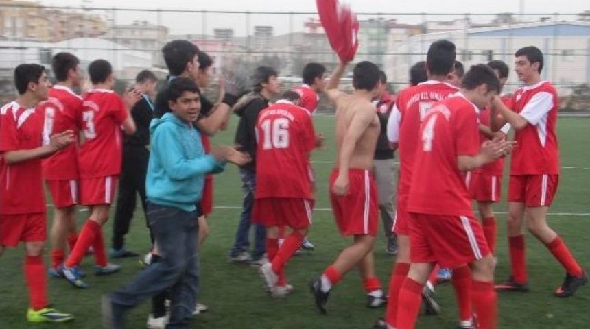 Şahinbey Belediye Gen&ccedil;lik Ve Spor U-17 İl Şampiyonu Oldu