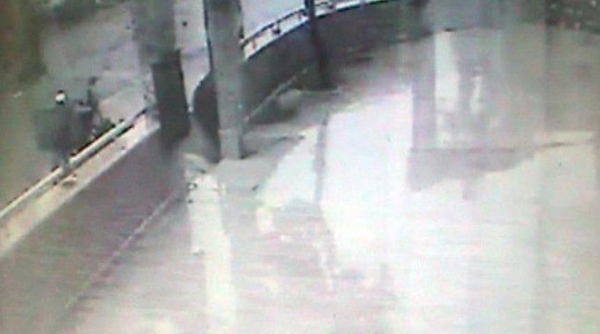 (özel Haber) Otomobilin Hemşireye Çarpma Anı Güvenlik Kamerasında