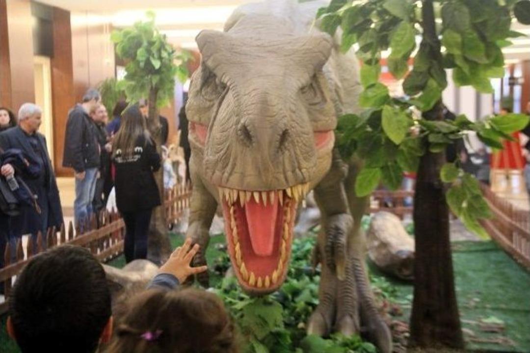 Bursa'da Dinazor Sergisi K&uuml;&ccedil;&uuml;klerden &Ccedil;ok B&uuml;y&uuml;klerin İlgisini &Ccedil;ekti