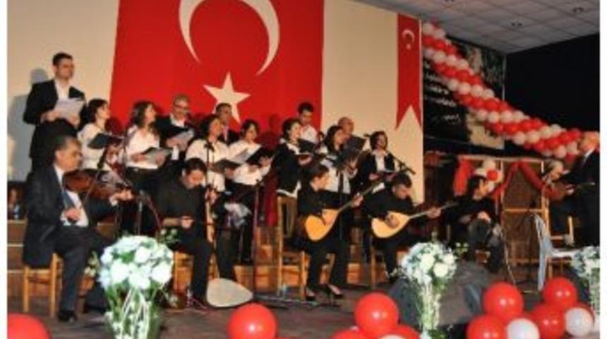 Hayrabolu Belediyesi Türk Halk Müziği Korosu Konser Verdi