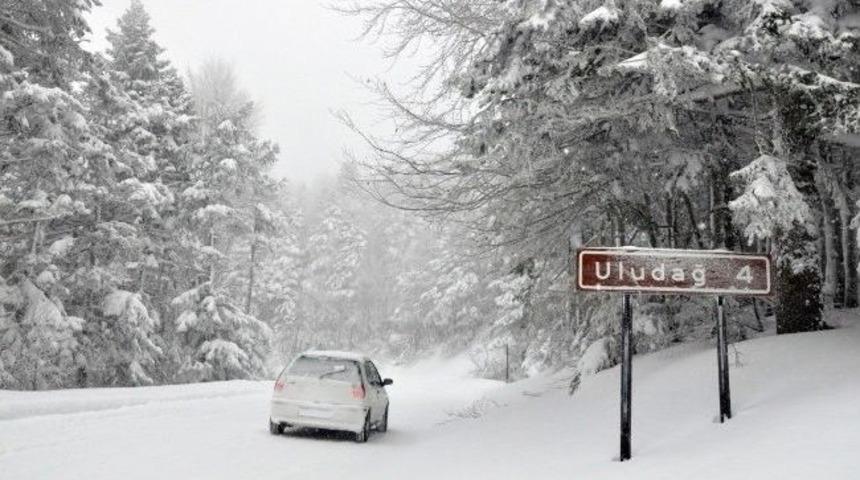 Uludağ'da Kar Kalınlığı 60 Santimetreye Ulaştı, Perşembeye Kadar Kar Var