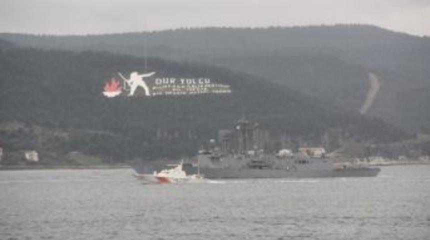 Abd Savaş Gemisi Römorkörle Çanakkale Boğazından Geçti