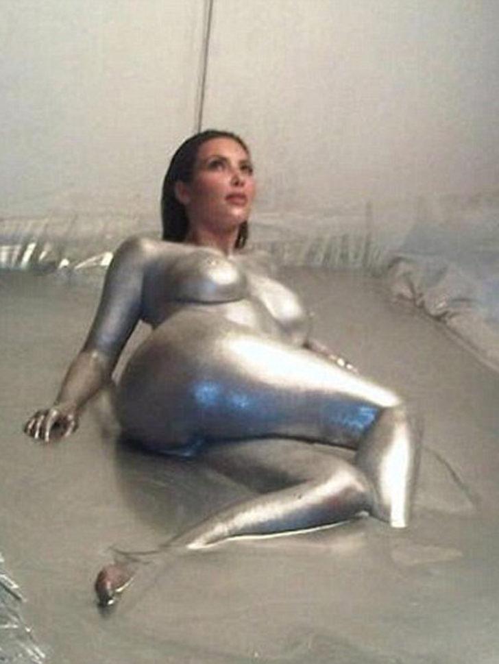 Kim Kardashian hayranlarını şaşırttı!