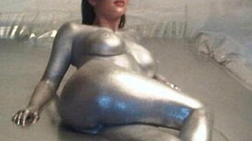 Kim Kardashian hayranlarını şaşırttı!