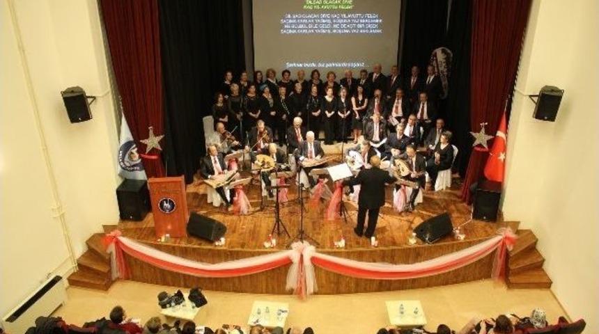 Urla Belediyesi Tsm Korosu Şarkılarını Kadınlar İçin Seslendirdi