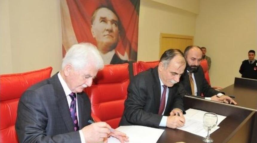 İki Merkez Om&uuml;&rsquo;ye Teslim