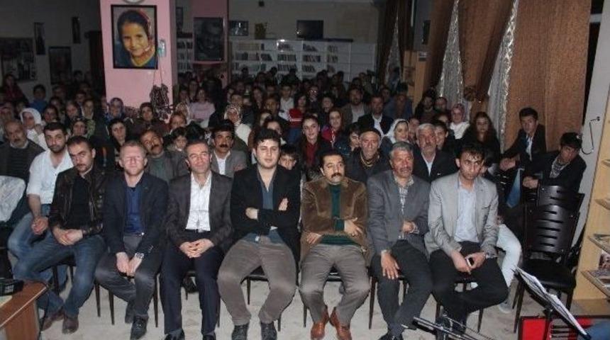 Hakkari&rsquo;de K&uuml;rt&ccedil;e Ve T&uuml;rk&ccedil;e Şiir Dinletisi