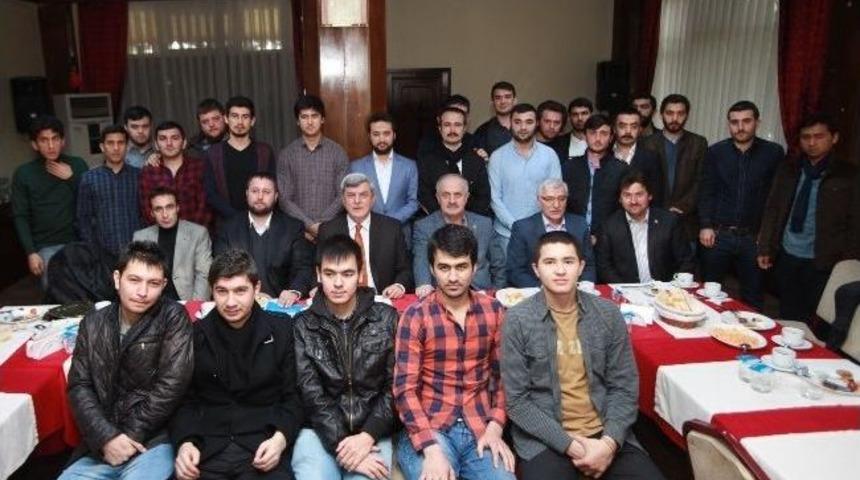 Başkan Karaosmanoğlu Yesevi Ocağı Y&ouml;netimiyle Bir Araya Geldi