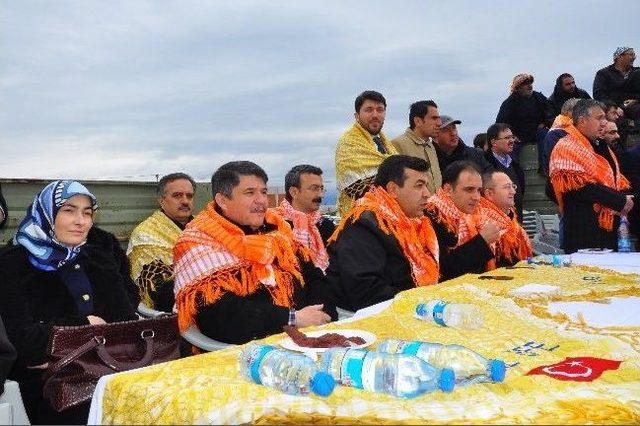 Tanrıverdi Deve G&uuml;reşlerini İzledi 3