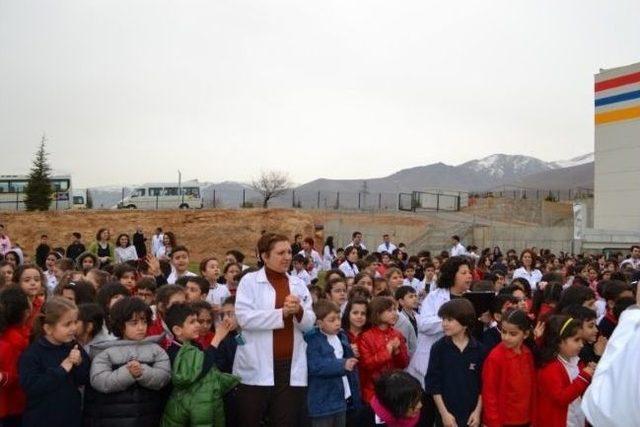 Öğrenciler Deprem Tatbikatında Heyecanlandı