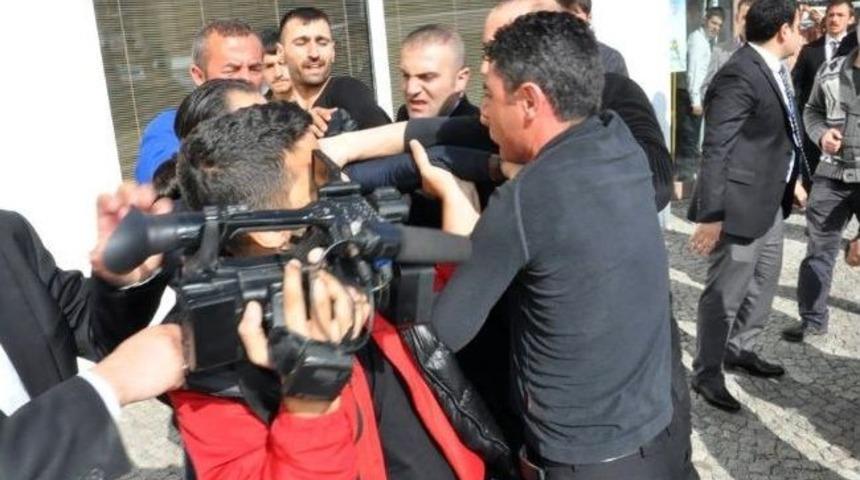 Paland&ouml;ken&rsquo;de &Ouml;zel G&uuml;venlik&ccedil;ilerden Gazetecilere Saldırı