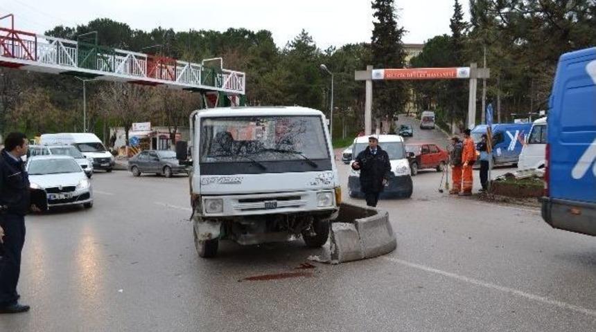 Bilecik&rsquo;te Trafik Kazası, 3 Yaralı