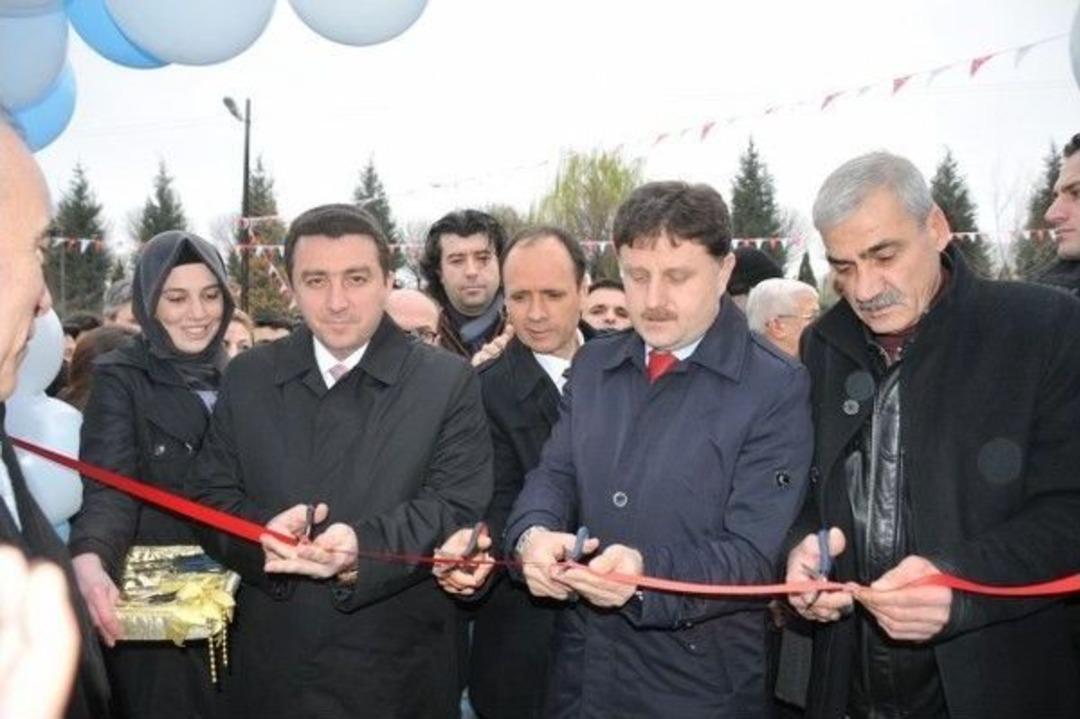 Boz&uuml;y&uuml;k Gen&ccedil;lik Parkı, Cihan Yıldız Konseri İle Hizmete Girdi