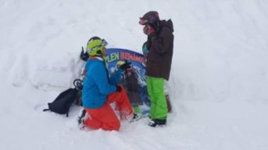 Karlar &Uuml;zerinde Evlilik Teklifi