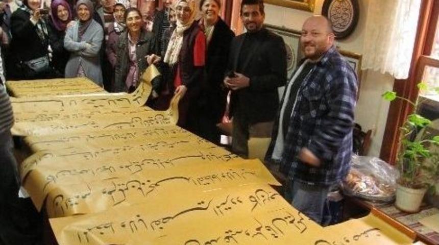 D&uuml;nyanın En B&uuml;y&uuml;k Hilye-i Şerifini Yazdı