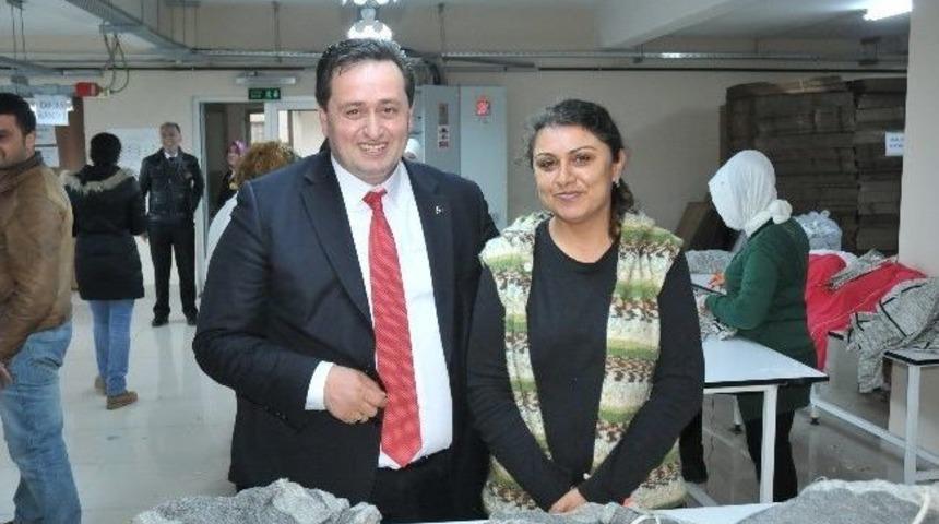 Okan Yanmaz, Kadınlar G&uuml;n&uuml;nde T&uuml;m Kadınlara Karanfillerle Ulaştı