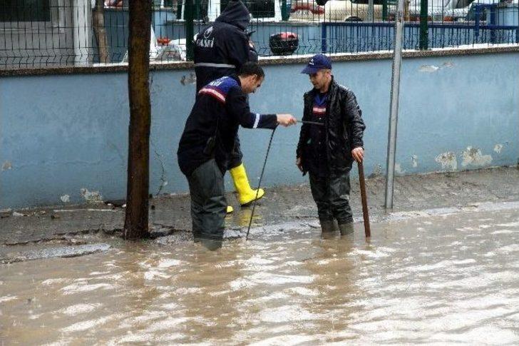 Gaziantep'te Sel Suları Hayatı Durma Noktasına Getirdi G1
