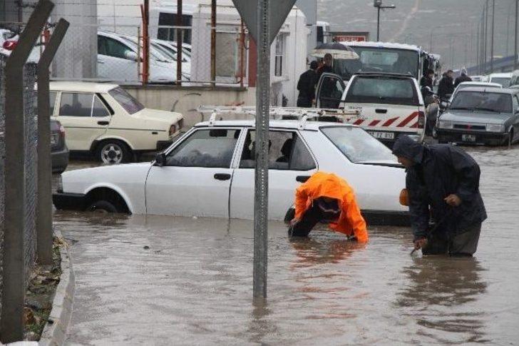 Gaziantep'te Sel Suları Hayatı Durma Noktasına Getirdi G2