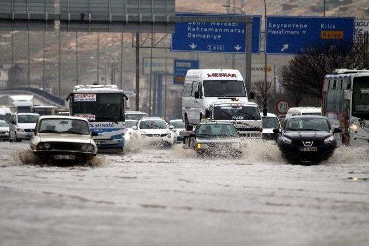 Gaziantep'te Sel Suları Hayatı Durma Noktasına Getirdi G5