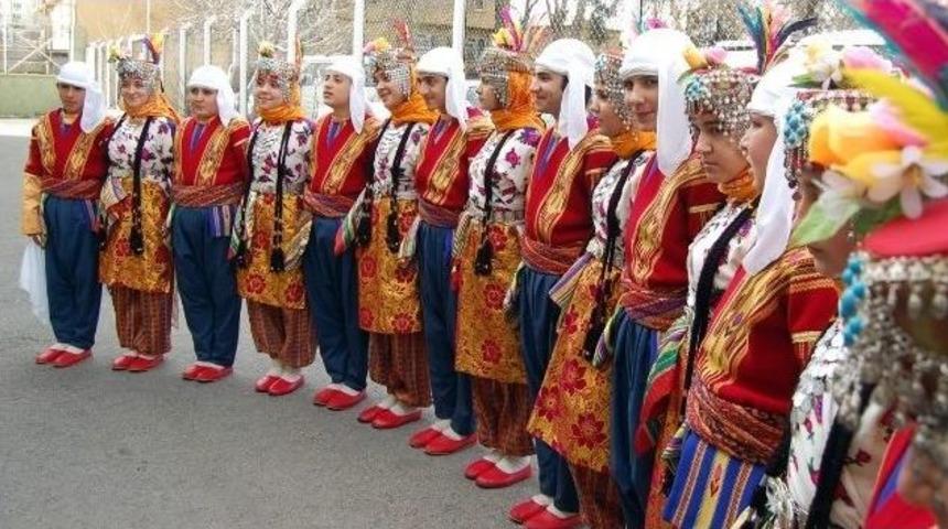 Şehitkamil Halkoyunlarında &Ccedil;ifte Şampiyonluk Elde Etti