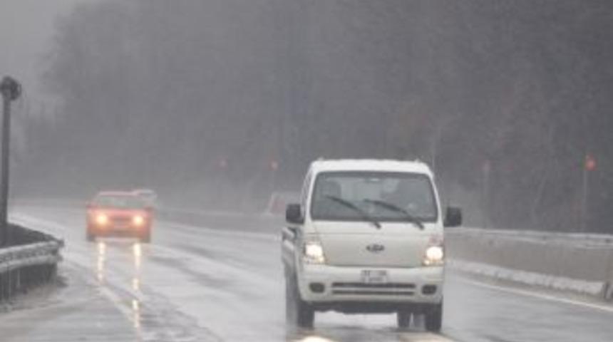 Bolu Dağı&rsquo;nda Yoğun Ve Sis Yağmur Yağışı Ulaşımı Olumsuz Etkiliyor