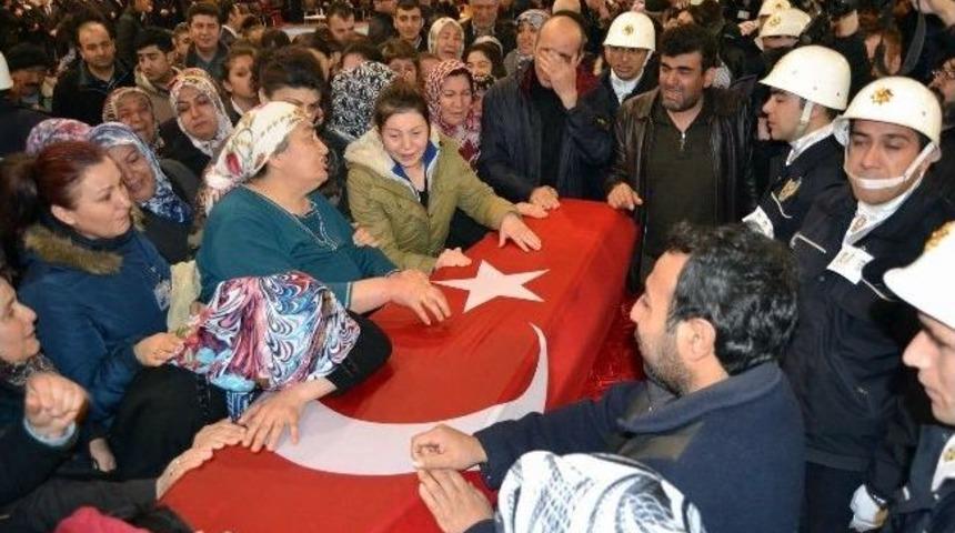 Şehitlerin Cenazeleri Geldi Feryatlar Y&uuml;kseldi