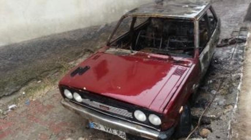 Park Halindeki Otomobil Yandı