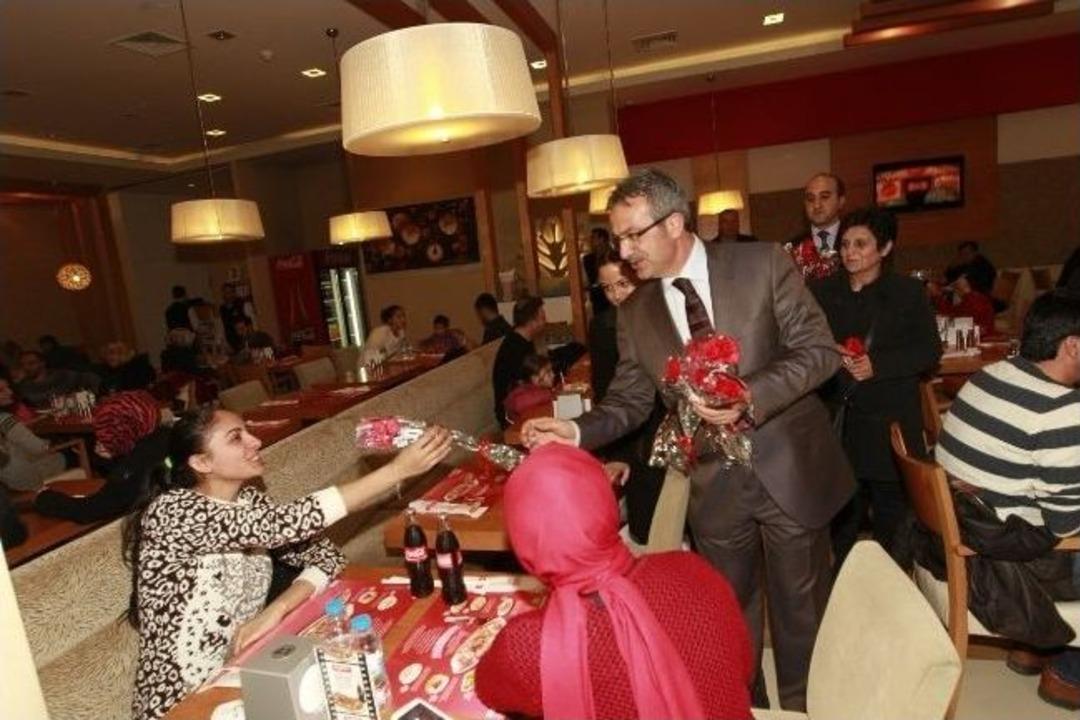 Başkan K&ouml;şker&rsquo;den Gebzeli Kadınlara 8 Mart &Ccedil;i&ccedil;eği