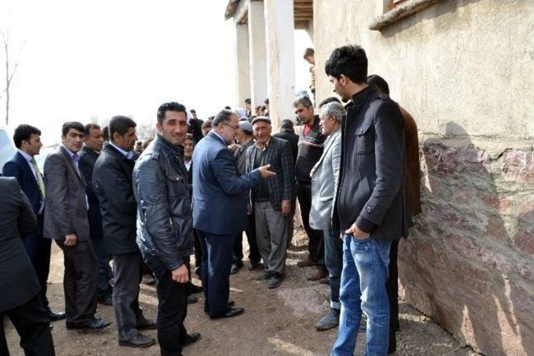 G&uuml;la&ccedil;ar, &Ouml;zalp, Saray Ve İpekyolu İl&ccedil;e K&ouml;ylerini Gezdi