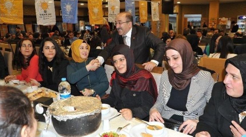 Başkan G&uuml;mr&uuml;k&ccedil;&uuml;oğlu'ndan Birlik Yemeği