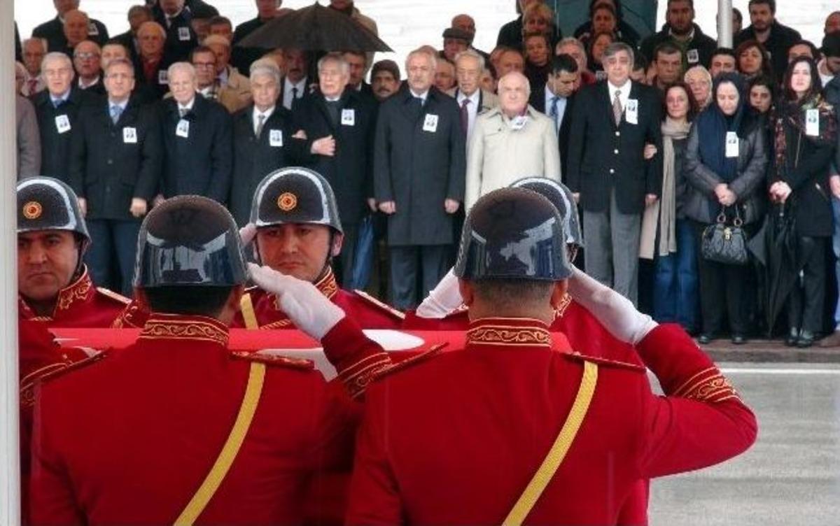 Tbmm Başkanı &Ccedil;i&ccedil;ek: &ldquo;t&uuml;rkiye B&ouml;yle Ayak&uuml;st&uuml; Beyanatlardan Karışıyor"