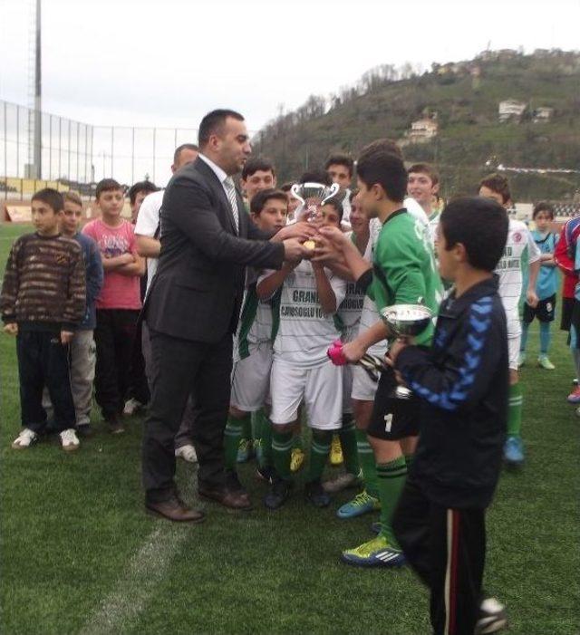 Küçükler Ve Yıldızlar Futbol Müsabakaları Son Buldu