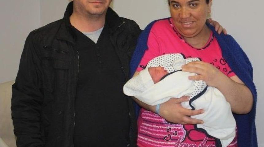 B&ouml;brek Nakilli &Ccedil;ift Bebek Sahibi Oldu