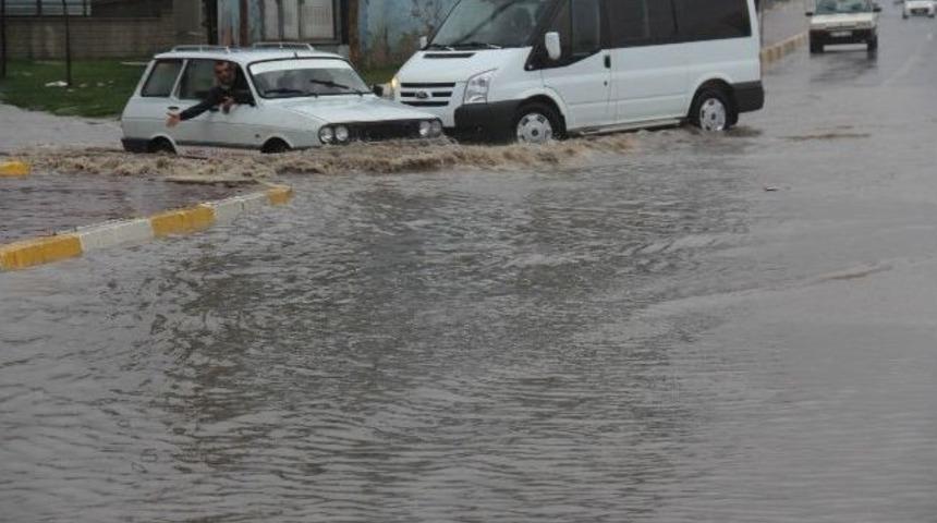 Şanlıurfa'da Aşırı Yağmur, Su Taşkınlarına Neden Oldu