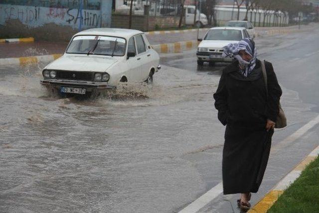 Şanlıurfa'da Aşırı Yağmur, Su Taşkınlarına Neden Oldu