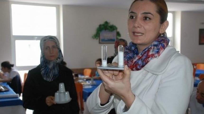 Yemekhanede Masalardaki Tuzluklar Kaldırıldı