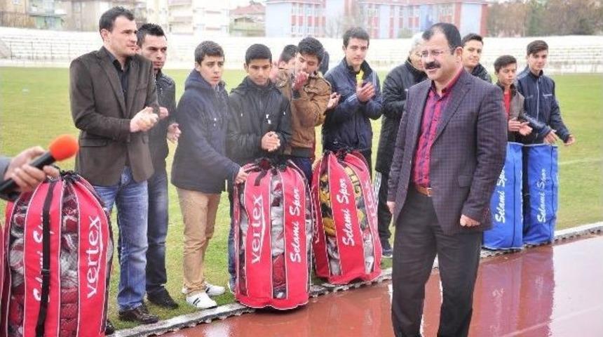 Karaman Belediyesi&rsquo;nden Amat&ouml;r Kul&uuml;plere Malzeme Desteği