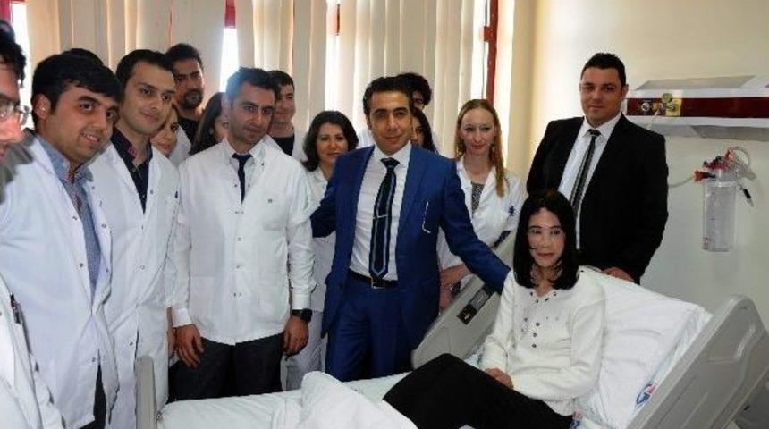 Anne-babası İ&ccedil;in M&uuml;ziği Bıraktı, Doktorluğu Se&ccedil;ti