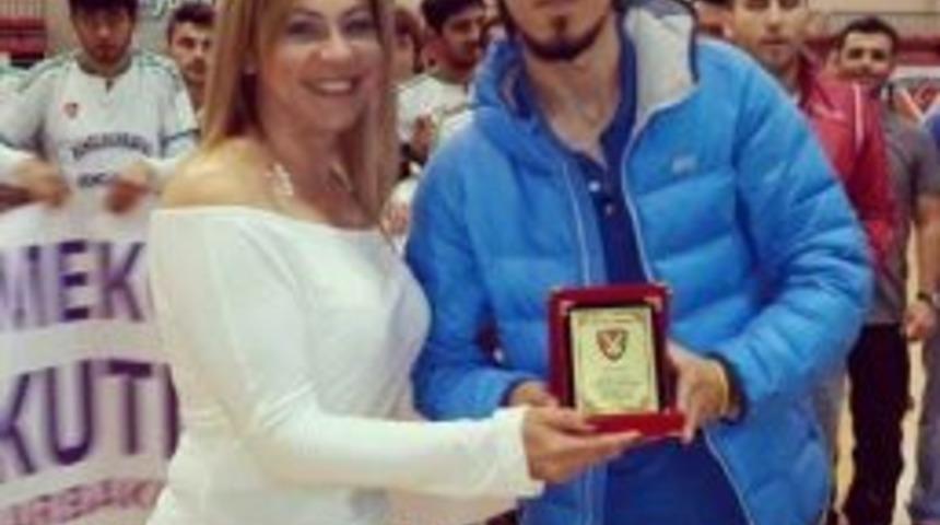 Diyarbakırlı Hokeyci Gol Kralı