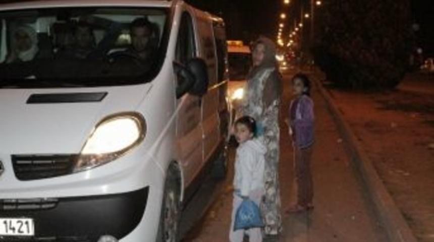 Suriyeli Dilenci Kadın Ve &Ccedil;ocuklar Hayatlarını Tehlikeye Atıyor