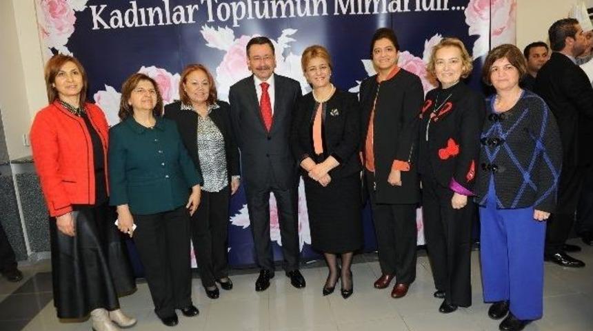 G&ouml;k&ccedil;eklerden Bayan Belediye Personeline Kadınlar G&uuml;n&uuml; Kutlaması