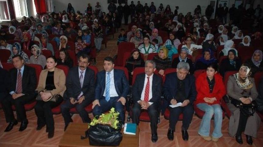 Kadın Ve &Ccedil;ocuk Hakları Derneği Program D&uuml;zenledi