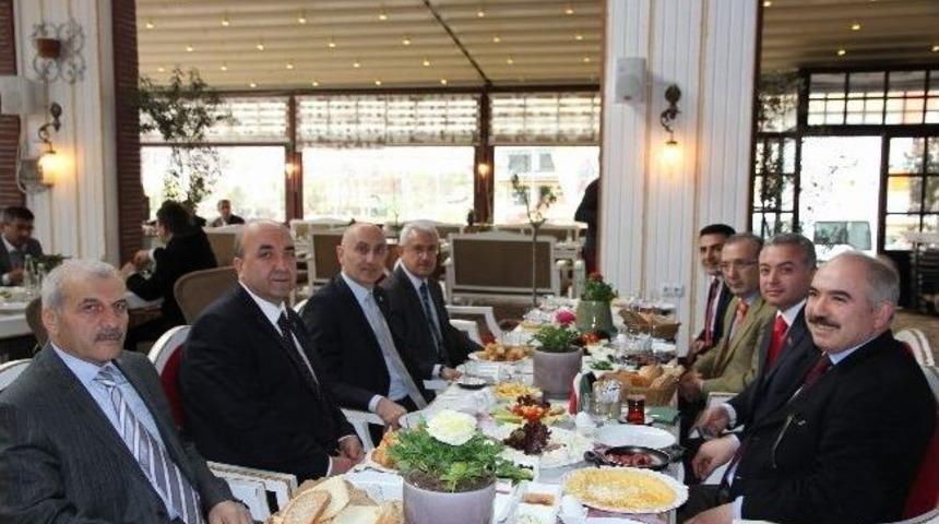 Hk&uuml; &Ouml;ğretmenlerle Kahvaltıda Bir Araya Geldi