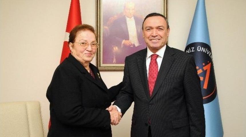 Hayırsever Saime Konca&rsquo;dan A&uuml;&rsquo;ye Anlamlı Bağış