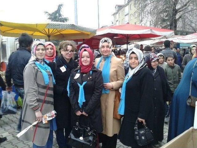 Ak Partili Kadınlar Karanfil Dağıttı 1