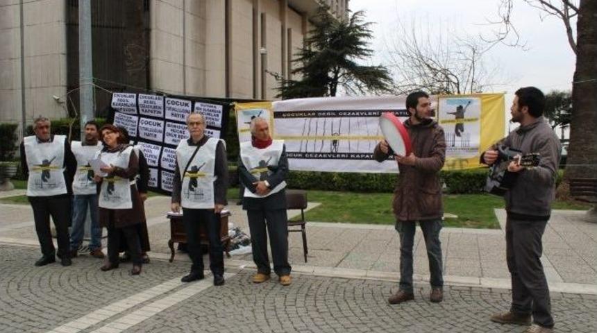 Tutuklu &Ccedil;ocuklar İ&ccedil;in Şarkılı İmza Kampanyası